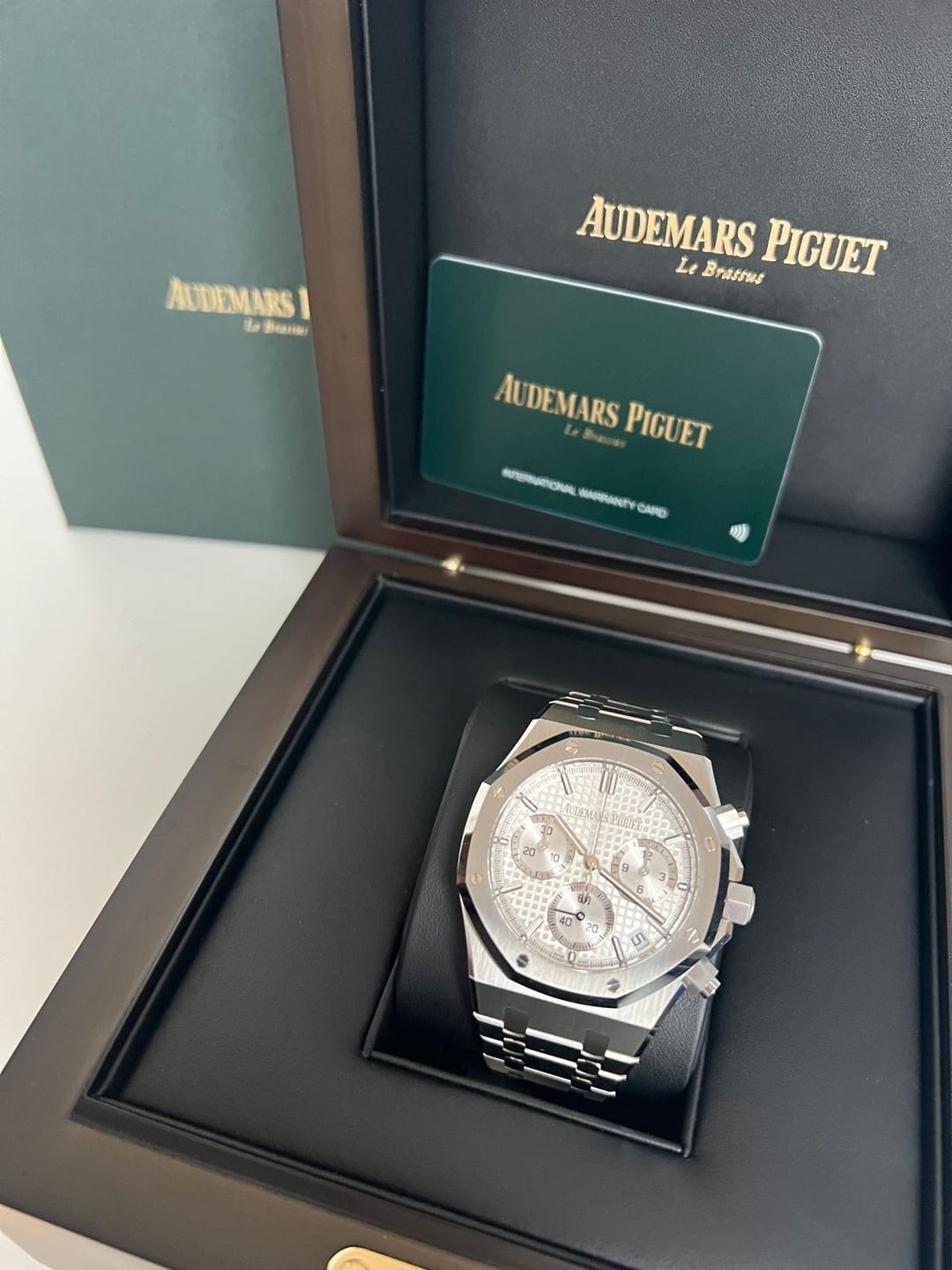 Exploring Audemars Piguets Pay Basic Options on Reddit in 2024