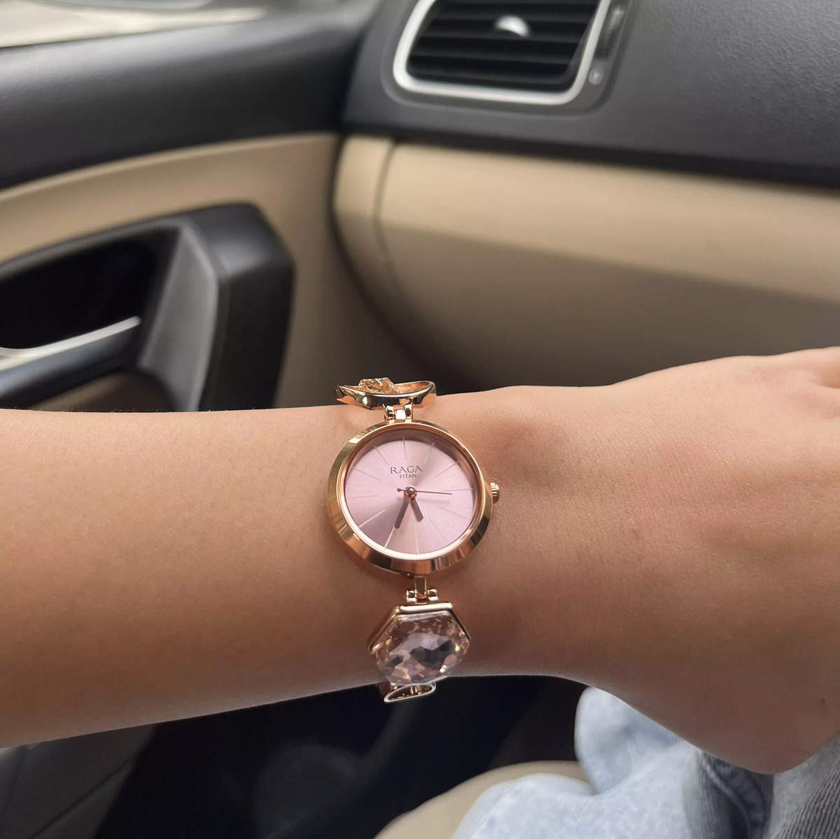 Top Titan Watches for Women Under ₹1500: Stylish and Affordable Choices